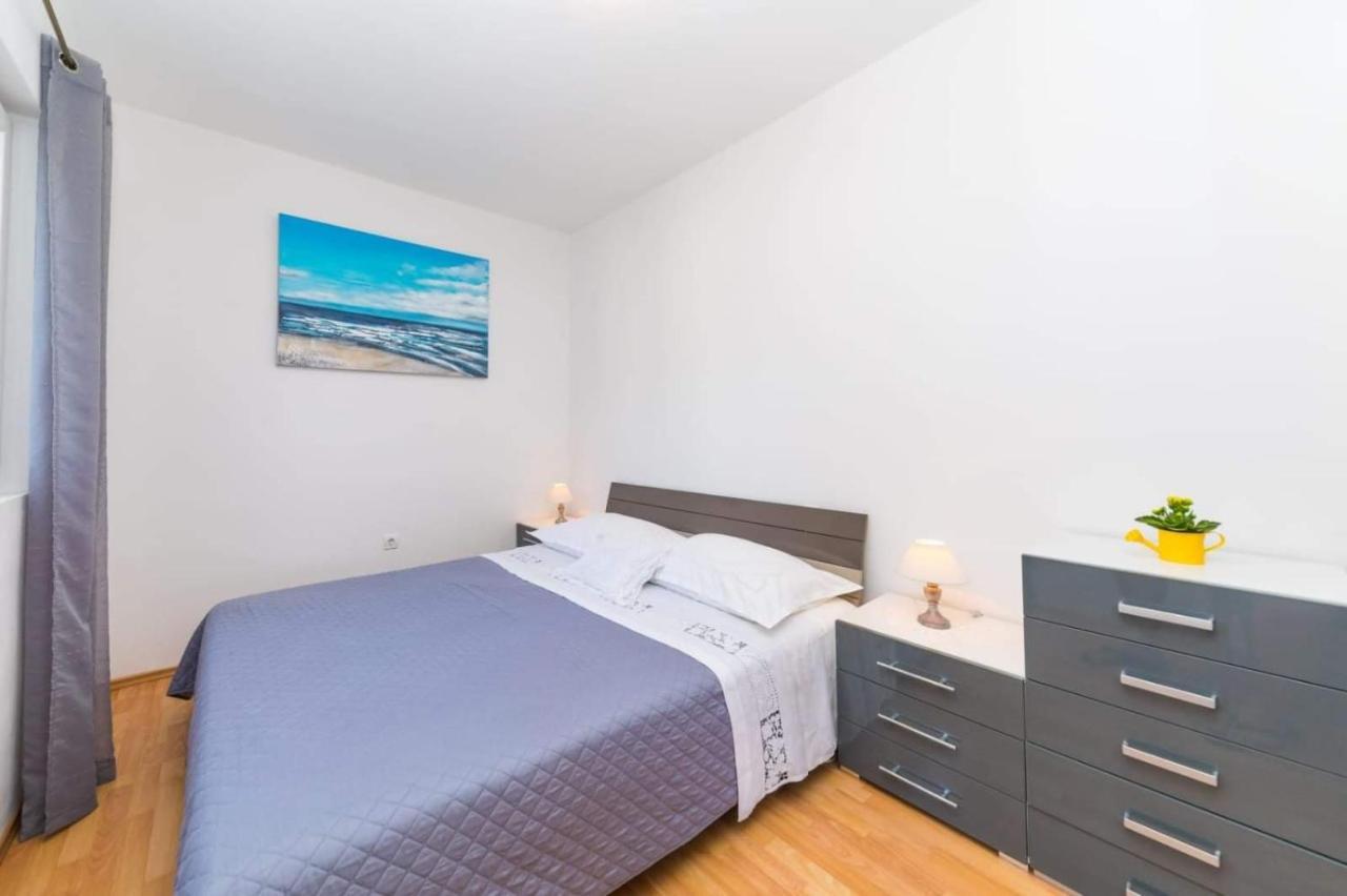Apartments Villa Nea Leona Trogir Exterior photo