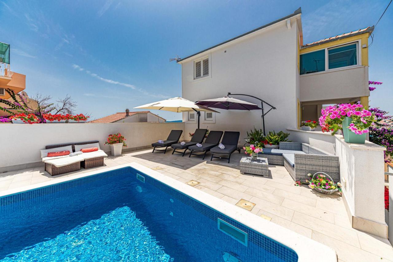 Apartments Villa Nea Leona Trogir Exterior photo