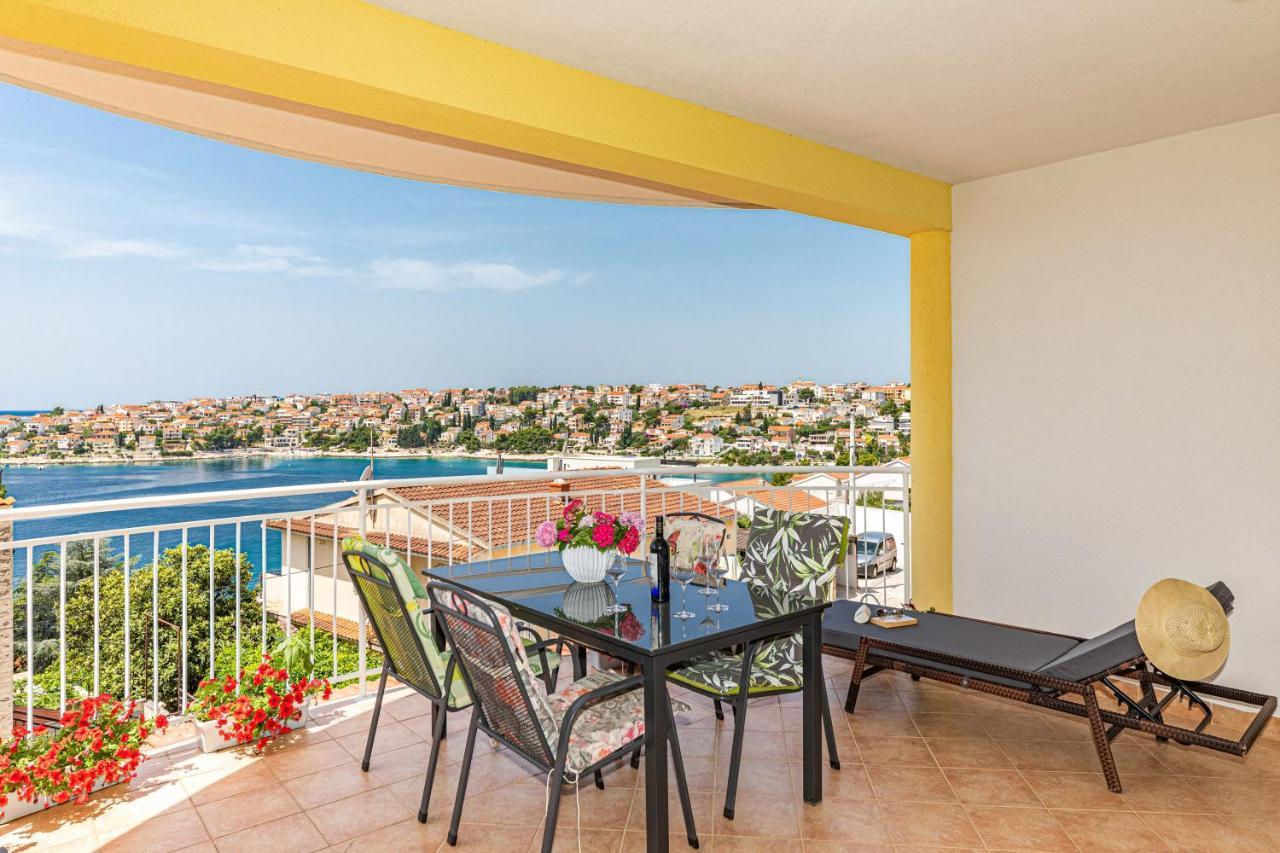 Apartments Villa Nea Leona Trogir Exterior photo